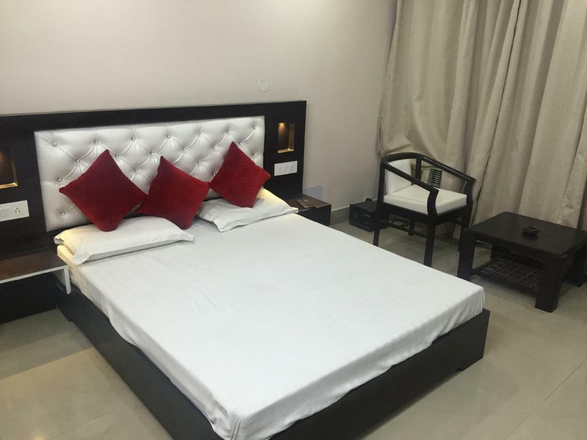 Metro Lodge Hyderabad Eksteriør bilde